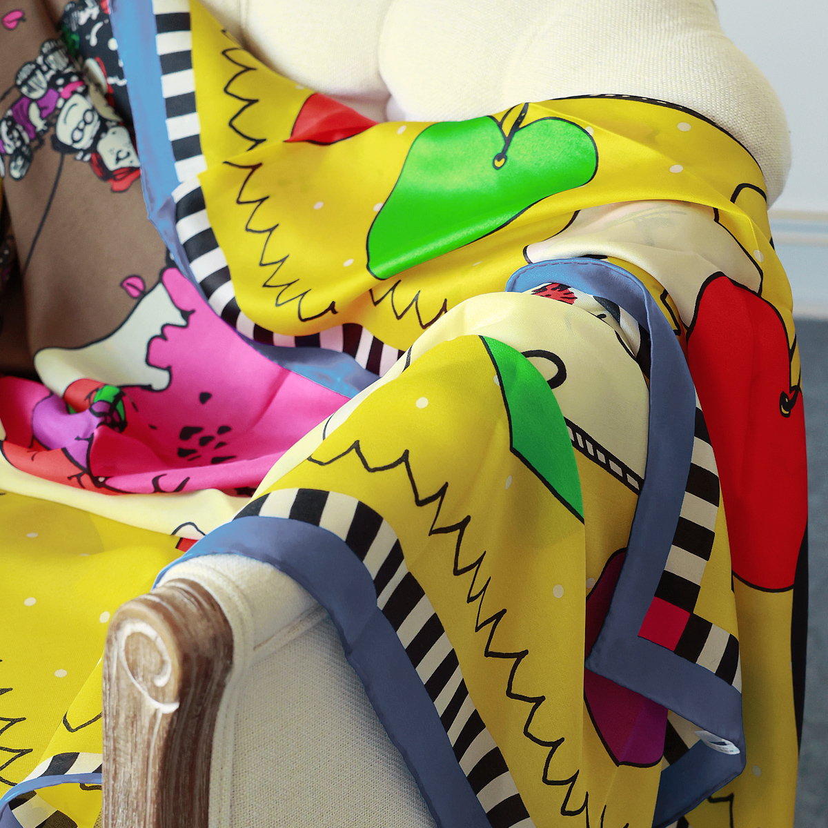 客供真丝 先锋秀场展示款童趣欧洲设计师巴黎乐园丝巾方巾KAKA
