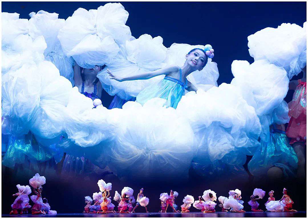 童趣创意舞蹈泡泡像云朵演出服装道具女童舞台表演服装少儿群舞