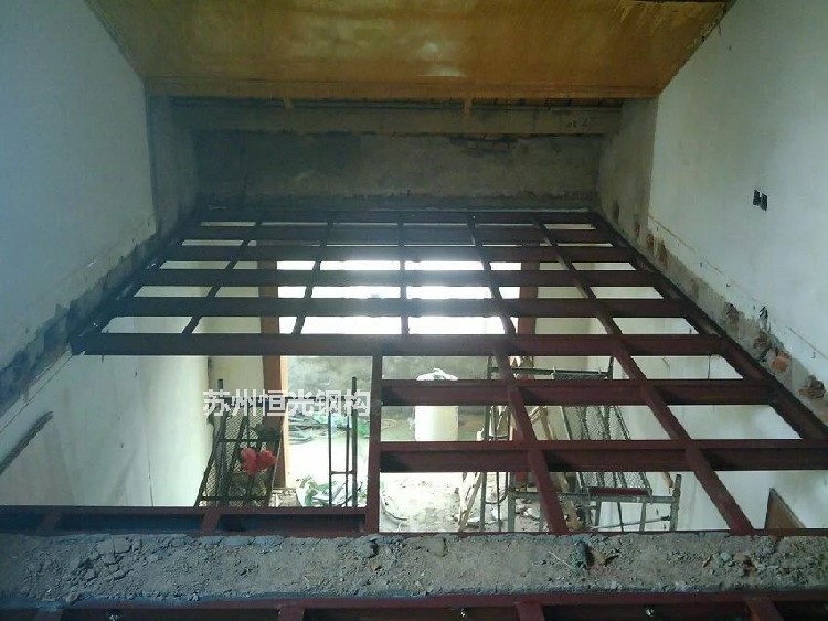 苏州别墅钢结构楼梯钢结构加二层圆形钢结构平台钢结构安装