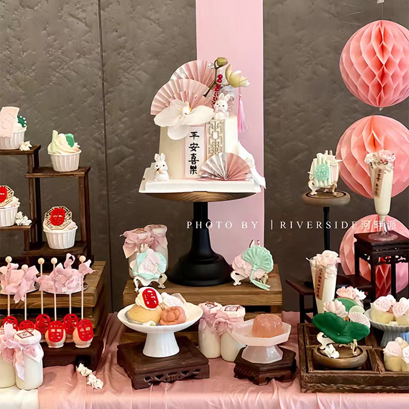 新中式宝宝百日宴甜品台烘焙装饰粉色系可爱小兔子蝴蝶兰扇子插件