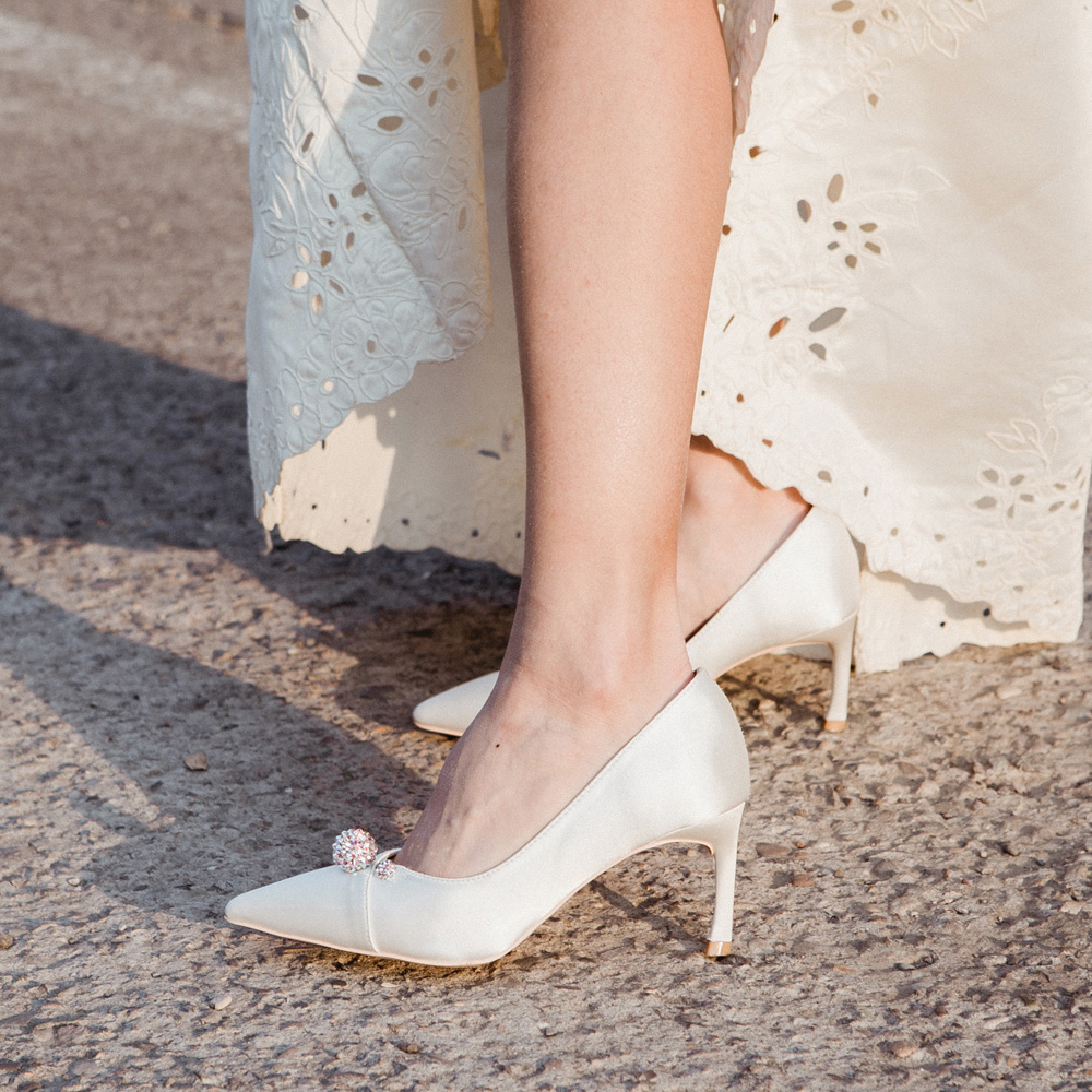 婚鞋女2022年秋季法式新娘鞋浅口尖头细跟高跟鞋公主婚纱结婚单鞋