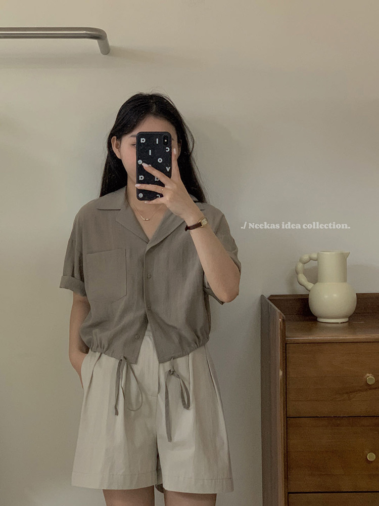 2024夏季新款韩系V领女士短袖衬衫女设计感小众气质休闲短款上衣