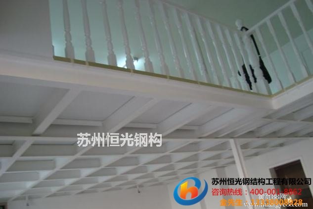 苏州钢架结构楼梯搭建钢结构钢化玻璃雨棚安装