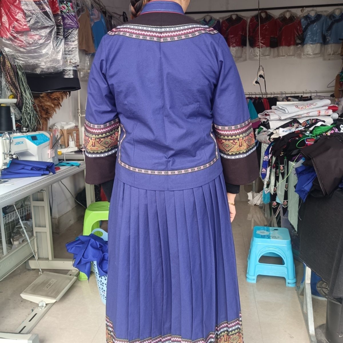 广西壮族传统服饰女少数民族服装云南苗寨苗族刺绣布依族服饰套装