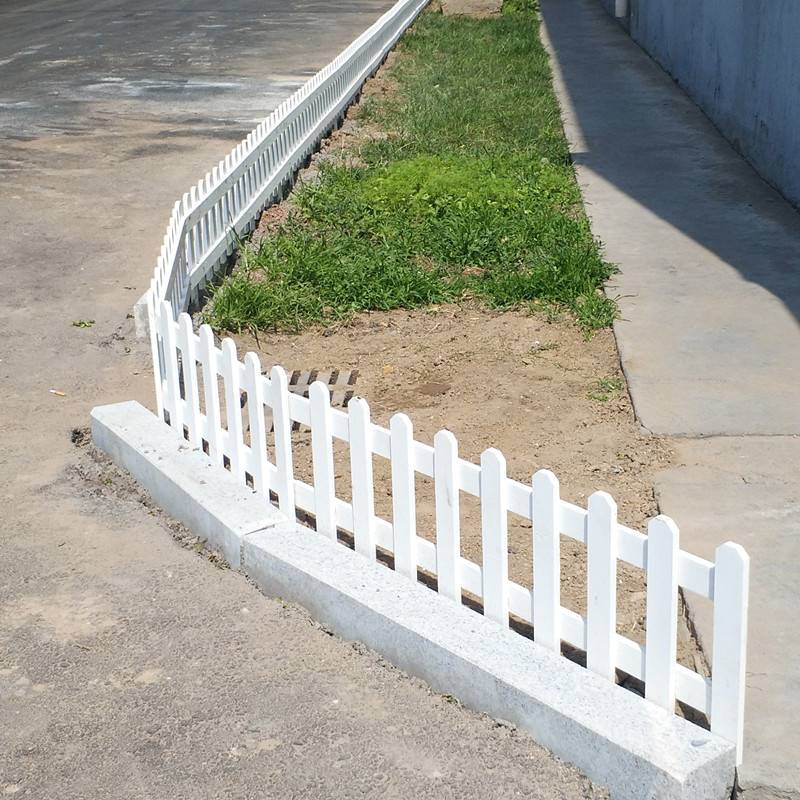 新品重庆菜园护栏栏杆小篱笆栅栏围挡防腐木栅栏户外室外围栏花坛