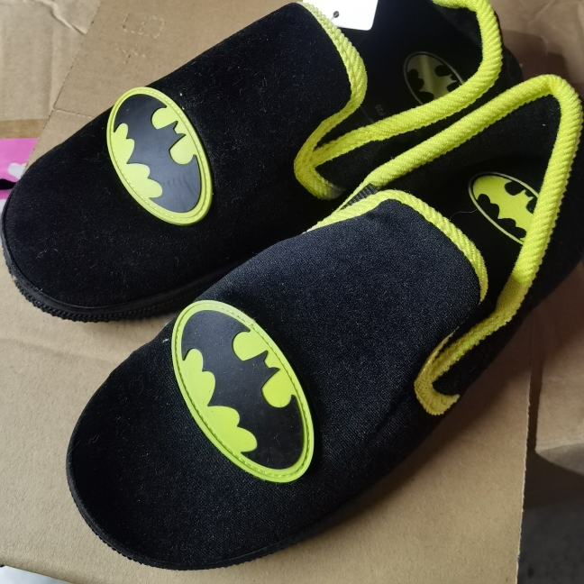 蝙蝠侠男童室内鞋标写37码，适合国内35/36码脚