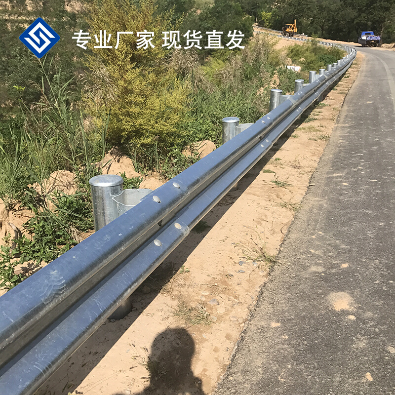 湖南省乡村公路波形护栏热镀锌高速三波护栏板驾校防撞护栏双波