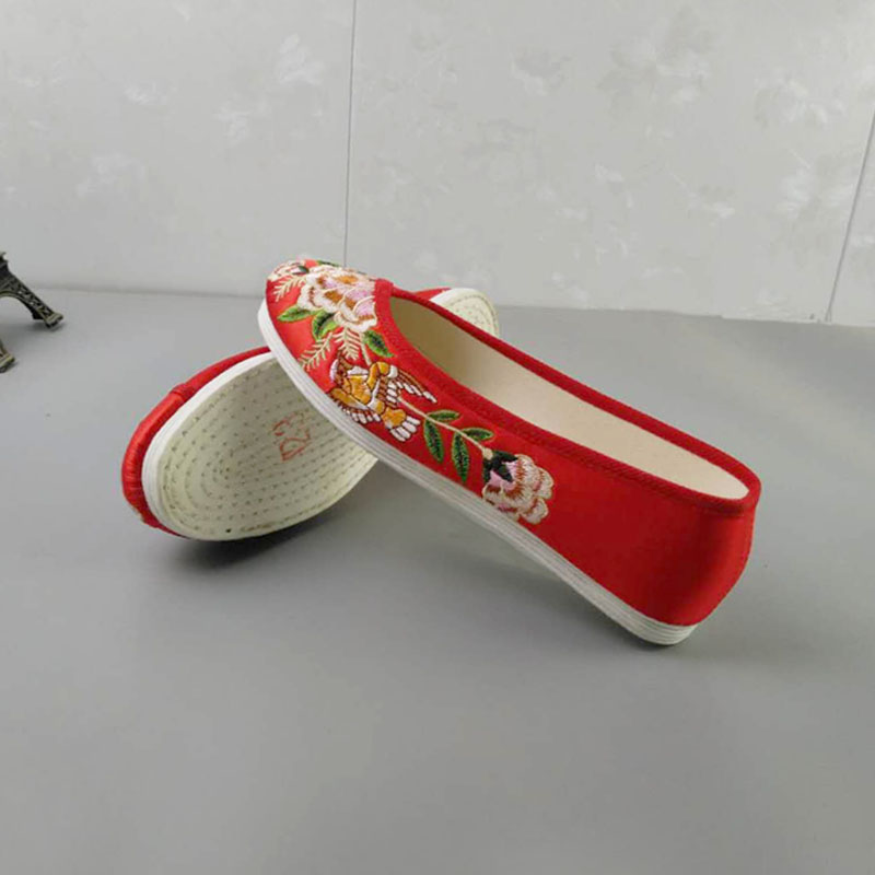 千层底大红绣花复古民族风老北京布中式团体演出大码布底妈妈女鞋
