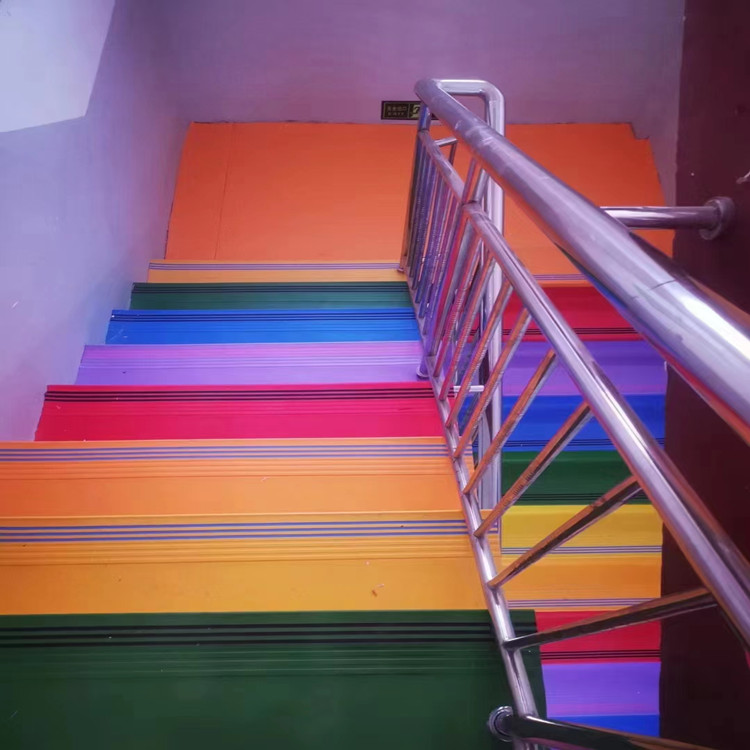 学校图书馆楼梯踏步垫耐磨防滑地胶上海可安装楼梯踏步板防滑饭馆