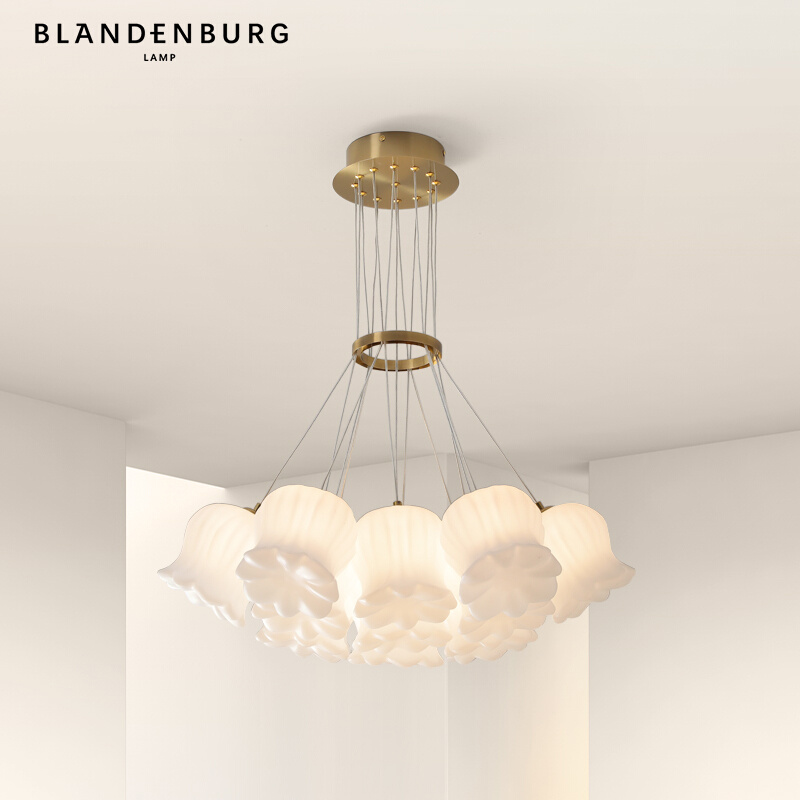 铃兰吊灯简约现代北欧奶油风卧室花朵灯饰创意个性设计师款客厅灯