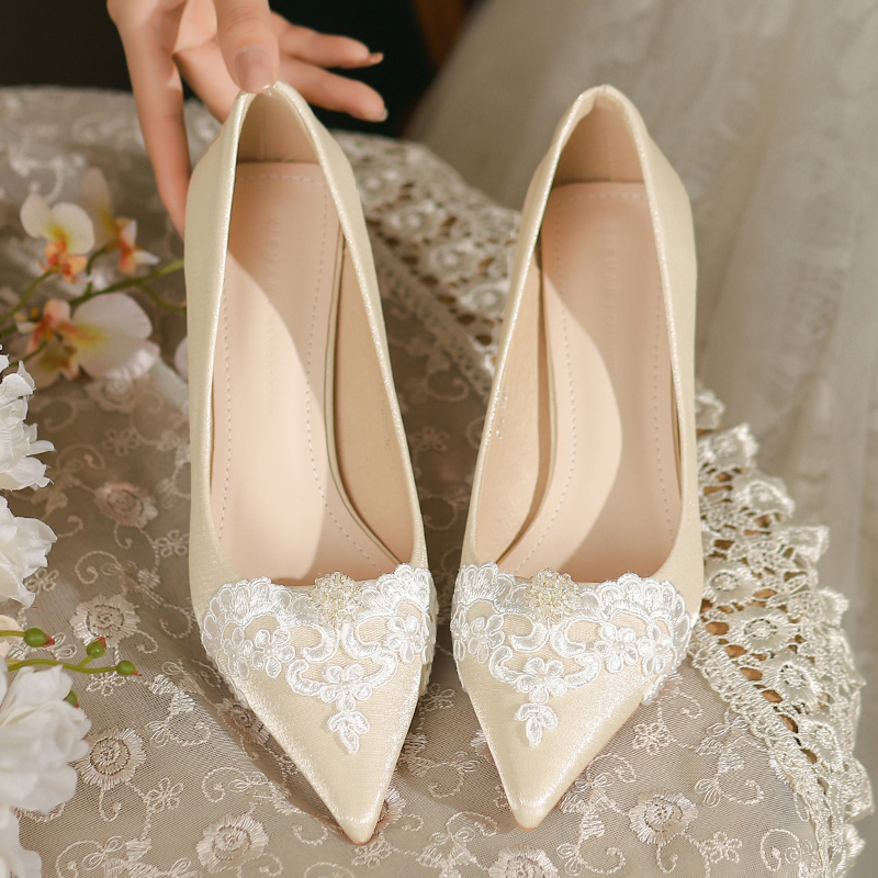 法式婚鞋女2024年春季新娘浅口细跟高跟鞋尖头单鞋中跟手工婚纱鞋