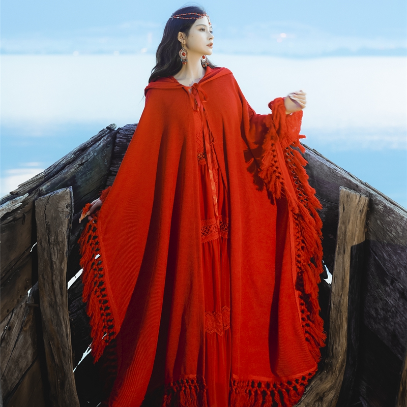 青海新疆西藏旅游衣服女装大西北红色斗篷外套适合去西安旅行穿搭