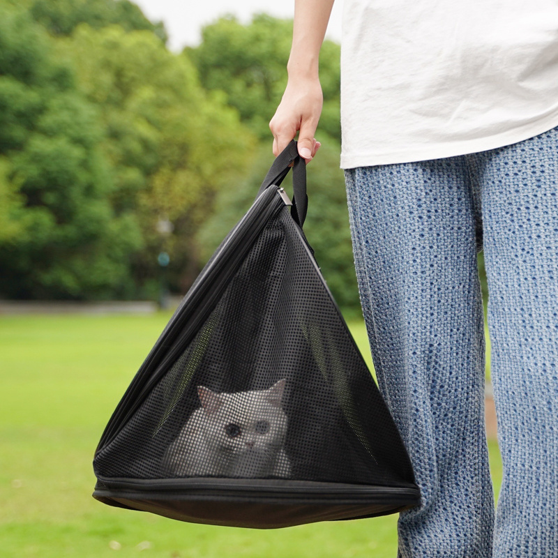 手提猫包外出便携三角轻便携带猫咪透气折叠宠物袋狗包打针绝育包
