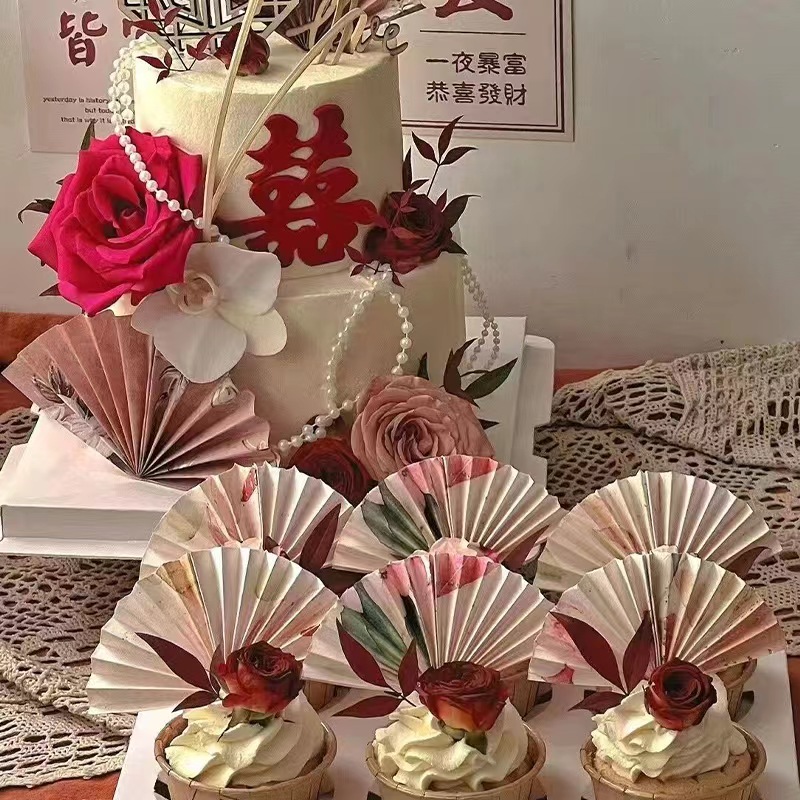 新中式复古鲜花婚礼纸杯蛋糕装饰古风折扇蝴蝶兰屏风订婚宴甜品台