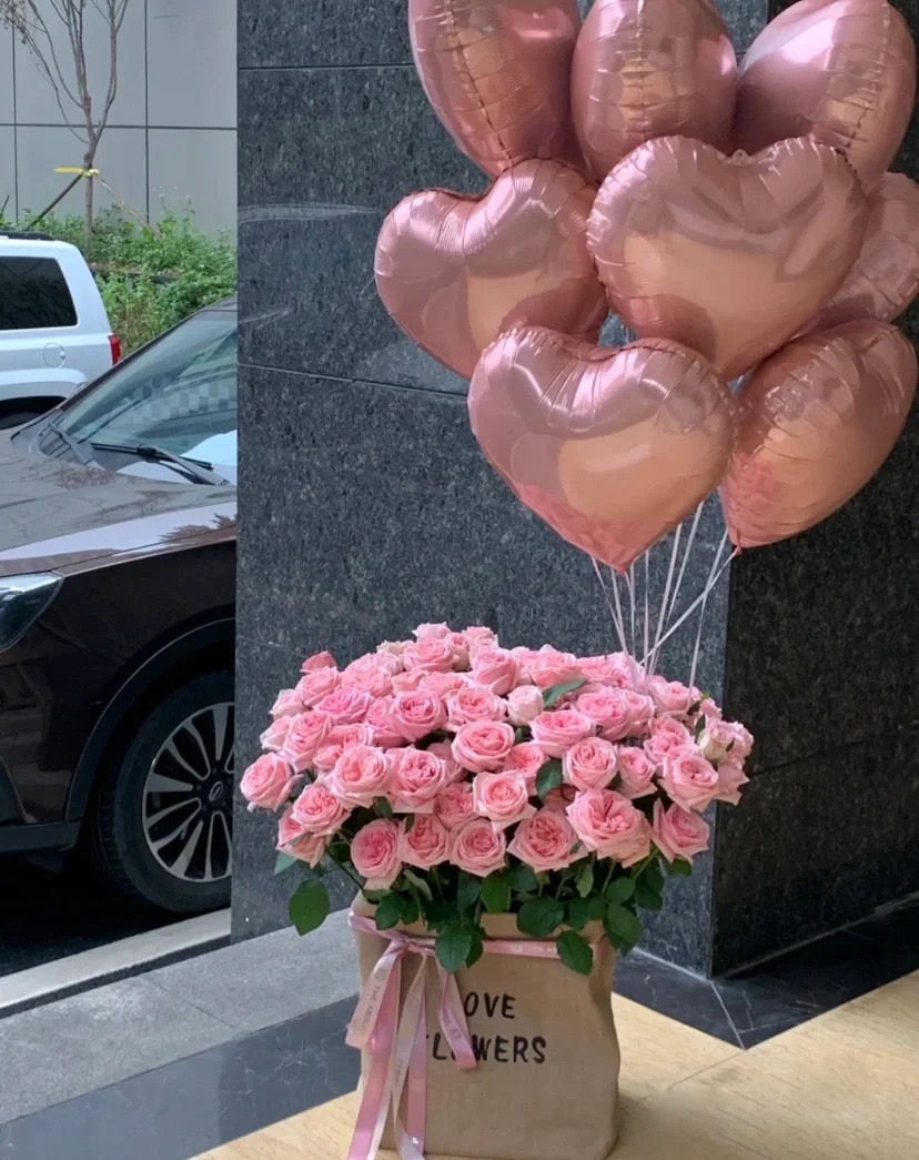 新款杭州同城鲜花玫瑰速递气球惊喜抱抱桶送女友爱人生日礼物送花