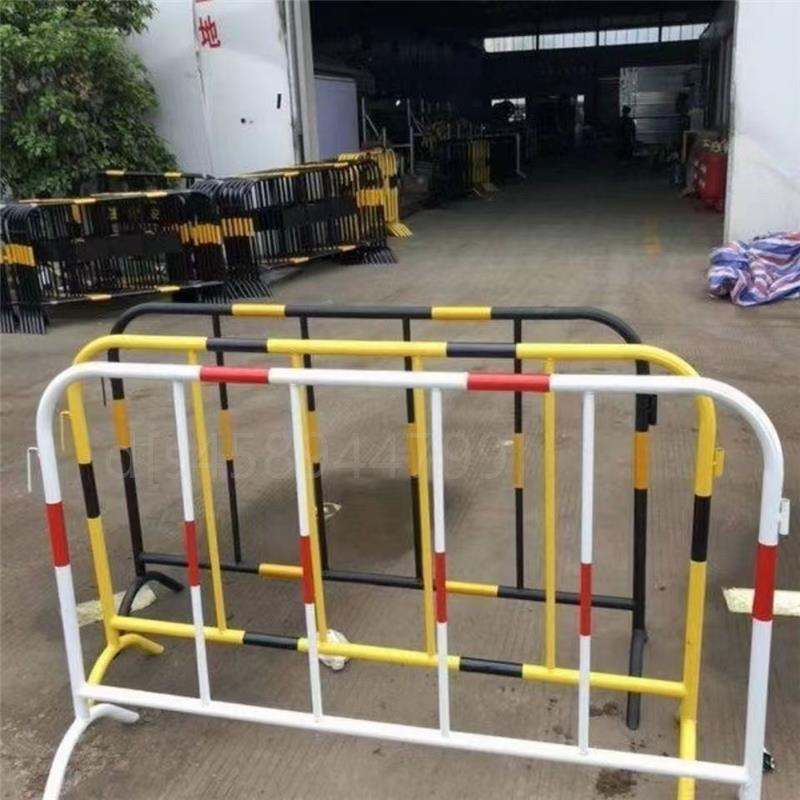 。吉林护栏护栏 镀锌管市政交通隔离施工围栏栅R栏黄黑移动安全防