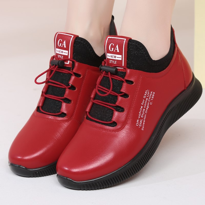 新款红色旅游鞋女中年妈妈运动鞋春秋女士休闲皮鞋软底鞋女超软不