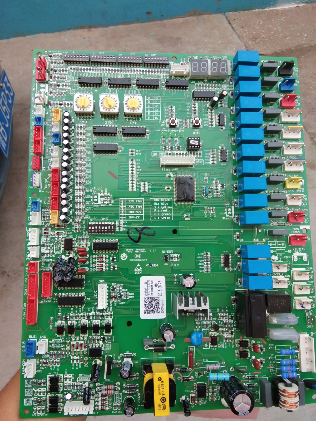 全新海尔中央空调配件KMR-W/D532B外机主机控制电脑板 0151800084